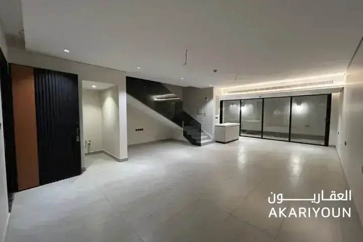 فيلا للإيجار في حي العارض