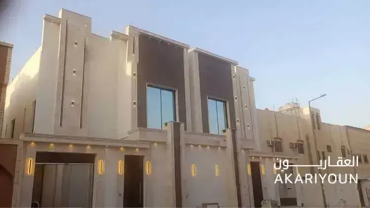 فيلا للبيع في حي العريجاء الغربي