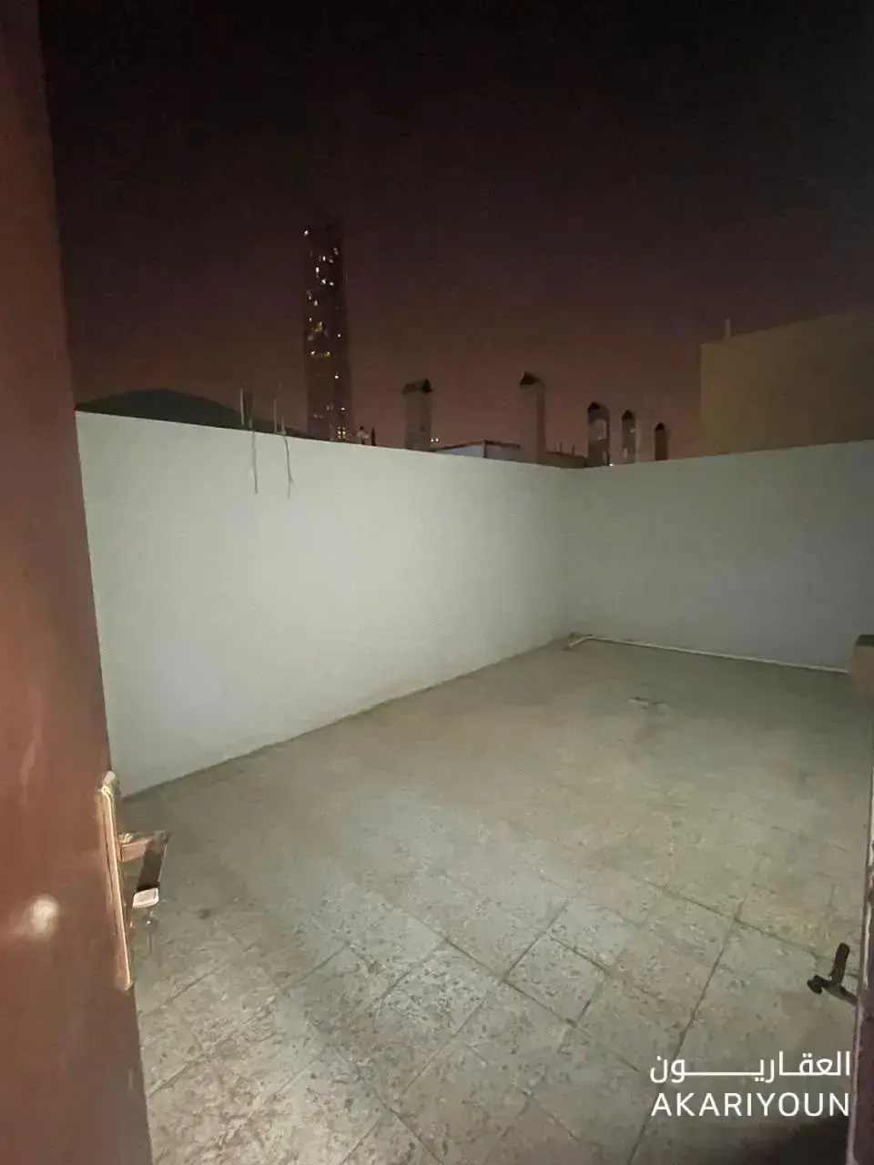 شقة للإيجار في حي الملقا-4