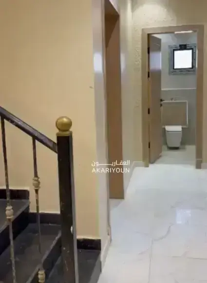فيلا للإيجار في حي عريض-8