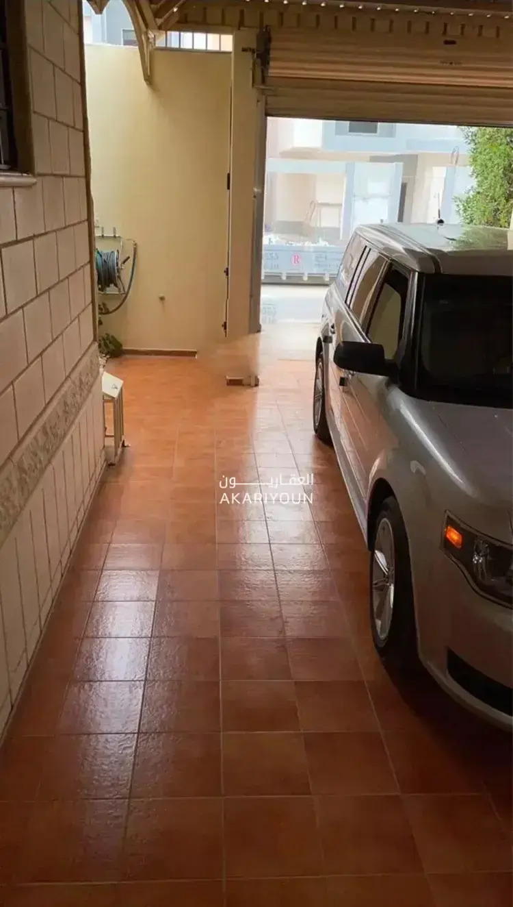 فيلا للبيع في حي الملقا-3