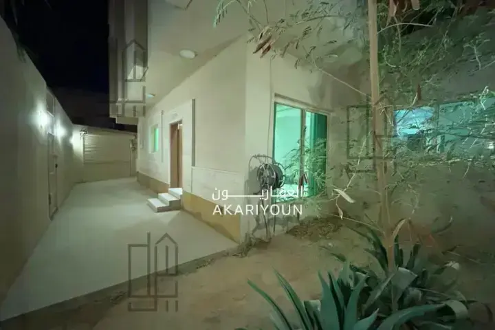 فيلا للإيجار في حي العارض